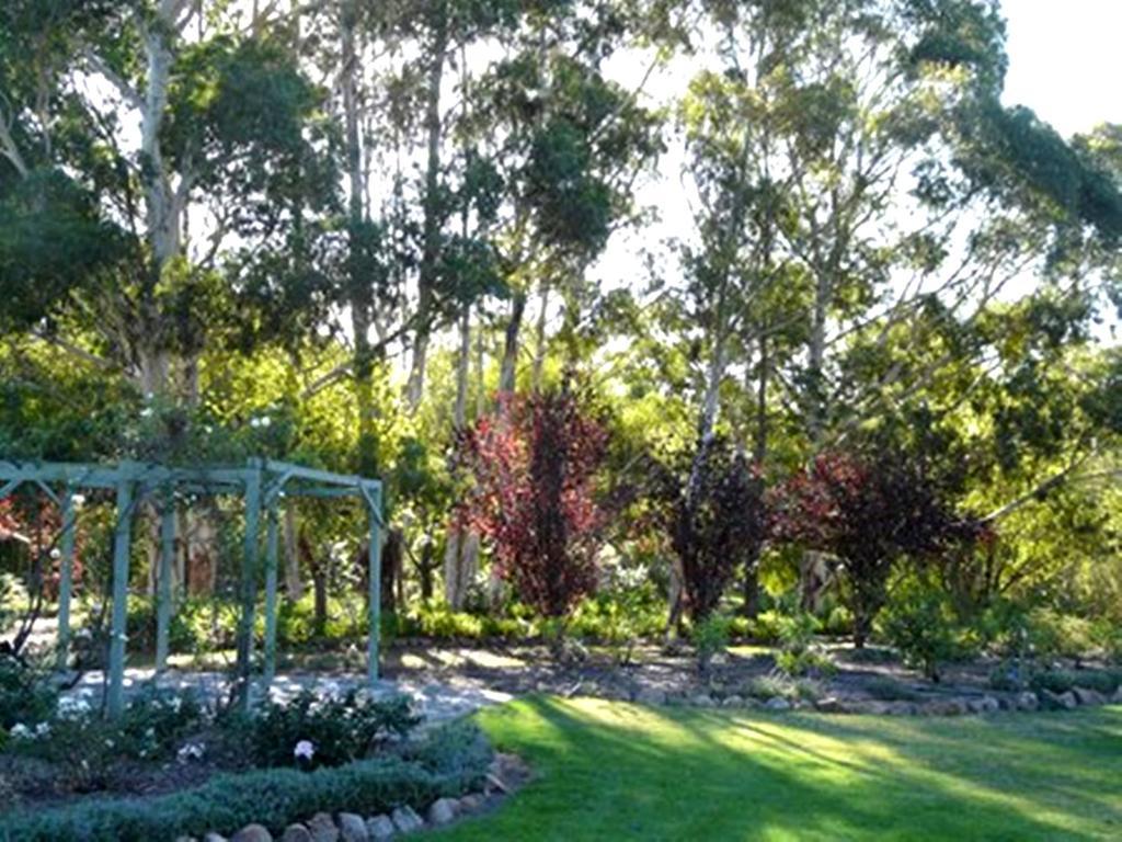 Granite Gardens Cottages & Lake Retreat Stanthorpe Exteriör bild