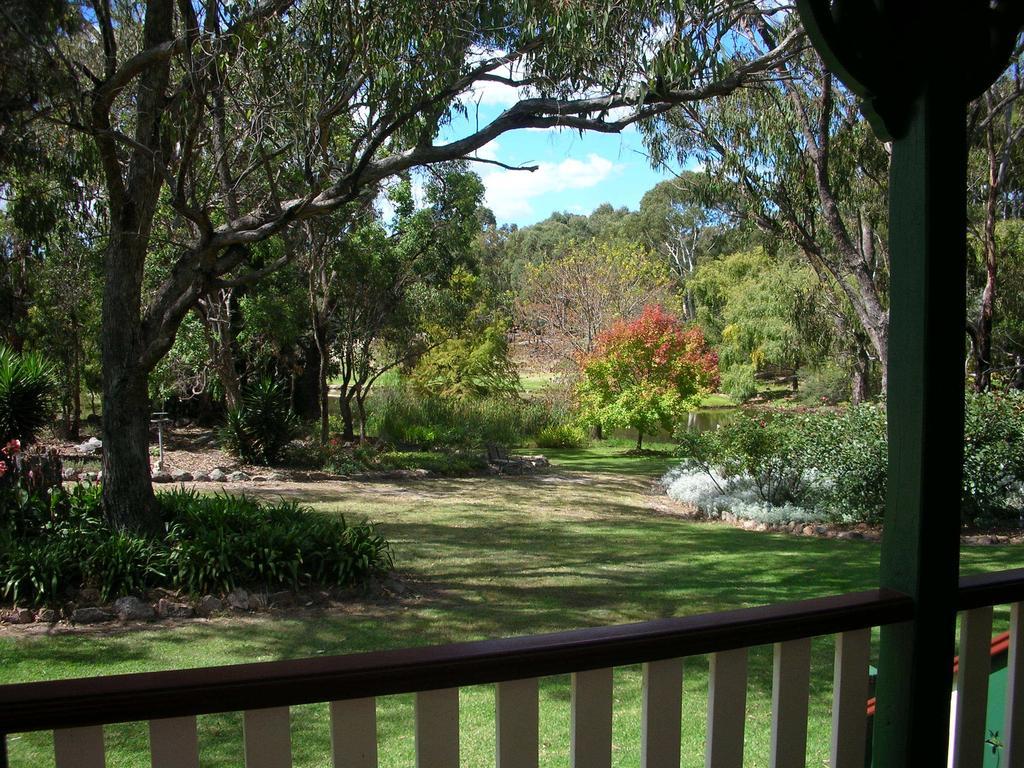 Granite Gardens Cottages & Lake Retreat Stanthorpe Exteriör bild